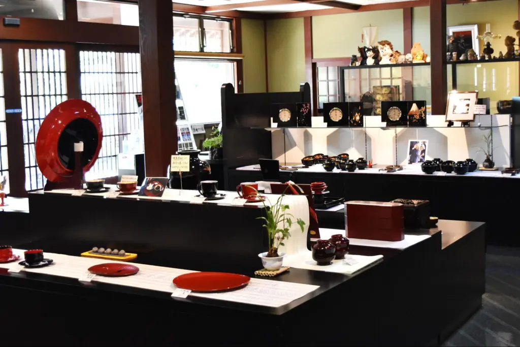 伊予　桜井漆器　蒔絵　椿　文庫　定価38500円 伊予 桜井漆器 蒔絵 椿 文庫 定価38500円 【楽天市場】(株)伊予桜井